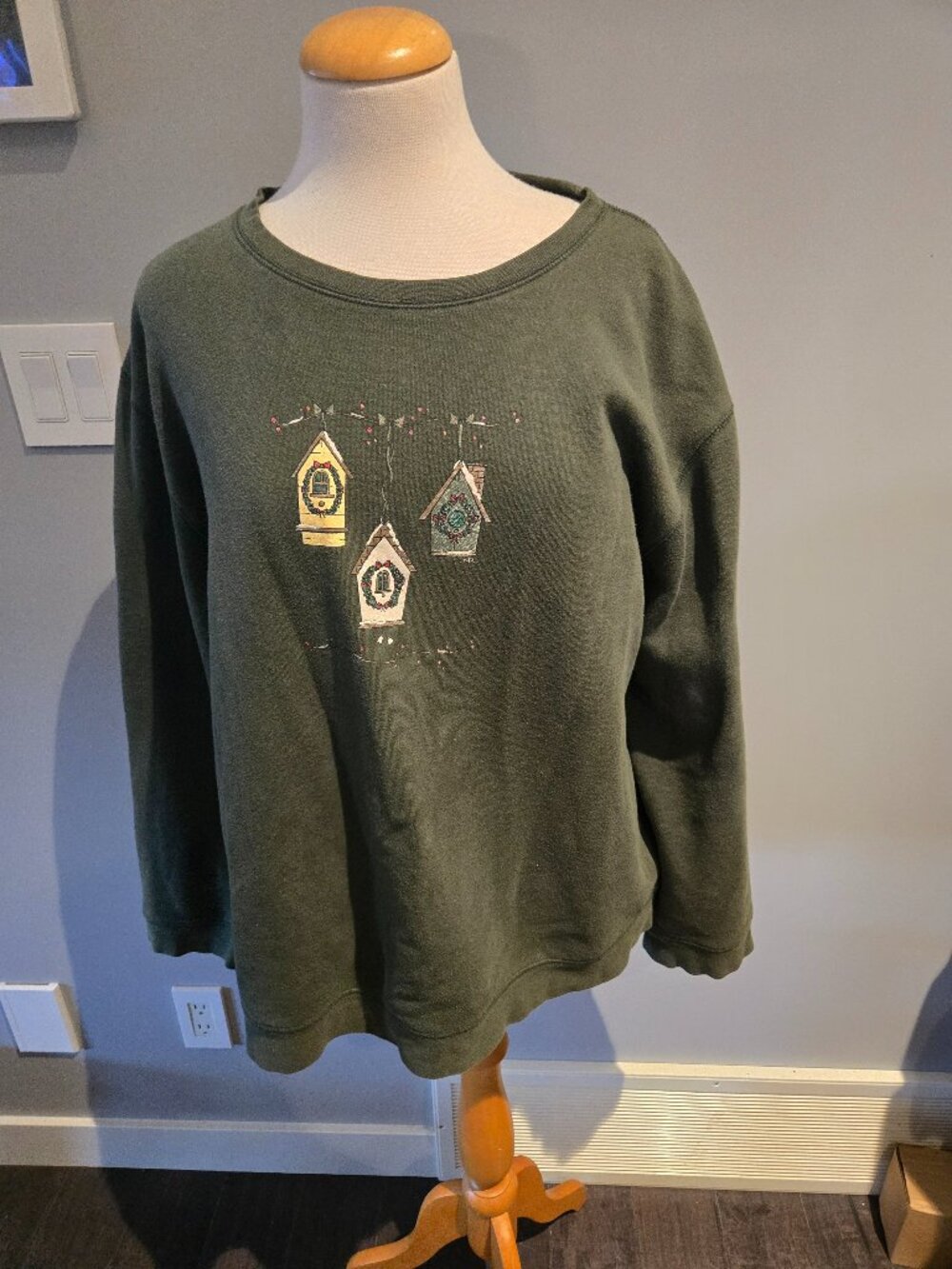 Northern Reflections Birdhouse Graphic Sweatshirt | Size XXL | Forest Green